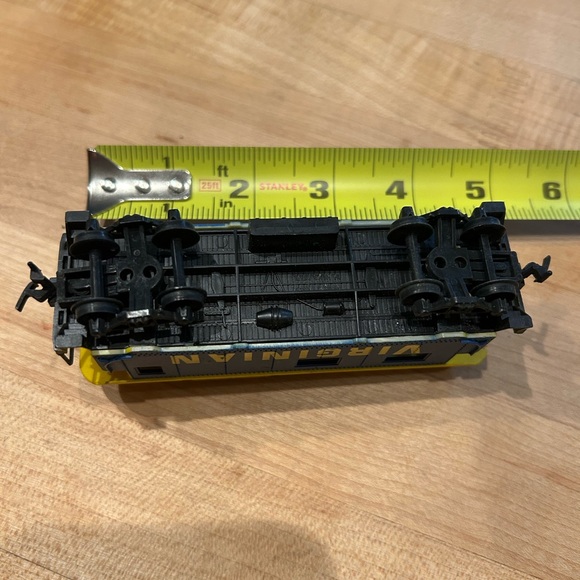 TYCO HO Scale VIRGINIAN 4301 DIESEL Locomotive Train Engine & xtra car - Picture 13 of 16